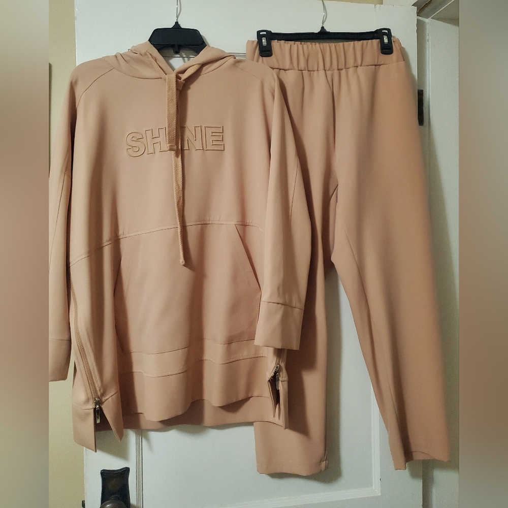 Top and pants for women brand new size medium